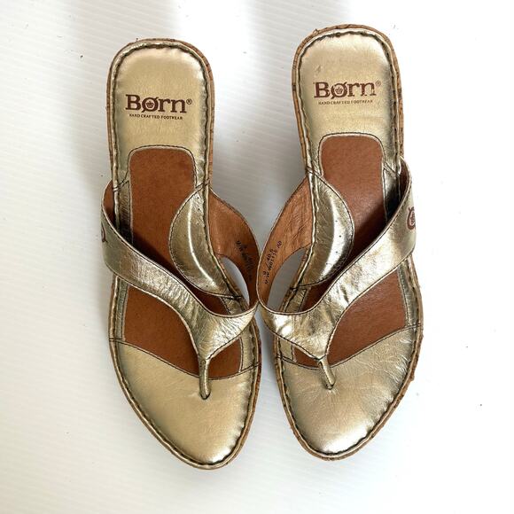 Born Sandals Cork Wedge Heel Gold Metallic Leather Thong Arch Support Women’s 9 - Picture 2 of 8